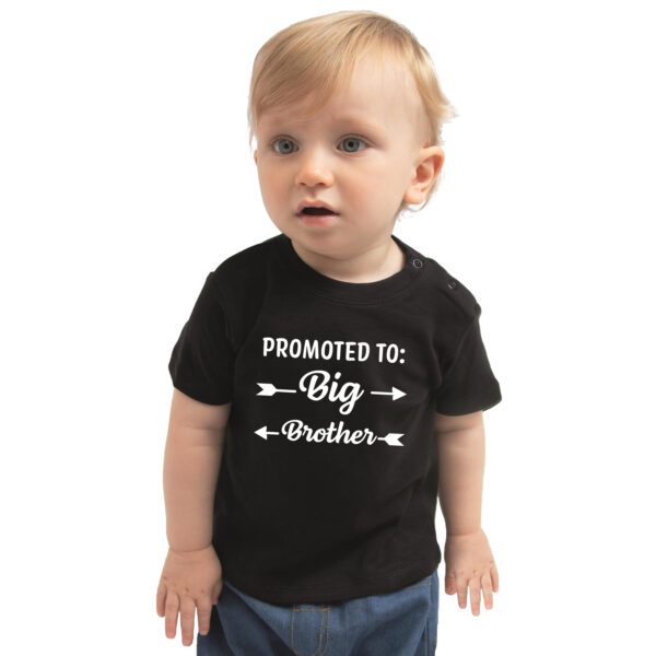 Promoted to big brother cadeau t-shirt zwart baby/ jongen - Aankodiging zwangerschap grote broer